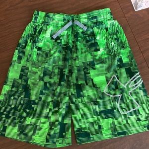 Boys Under Armour Mesh Shorts size medium